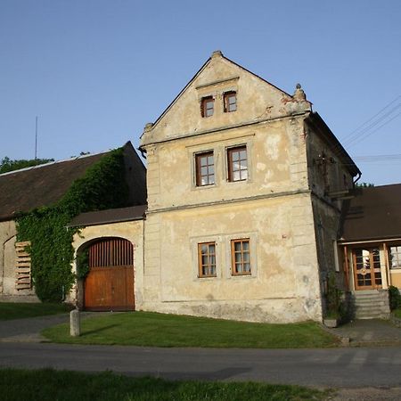 Apartman Na Statku Miskovice  外观 照片