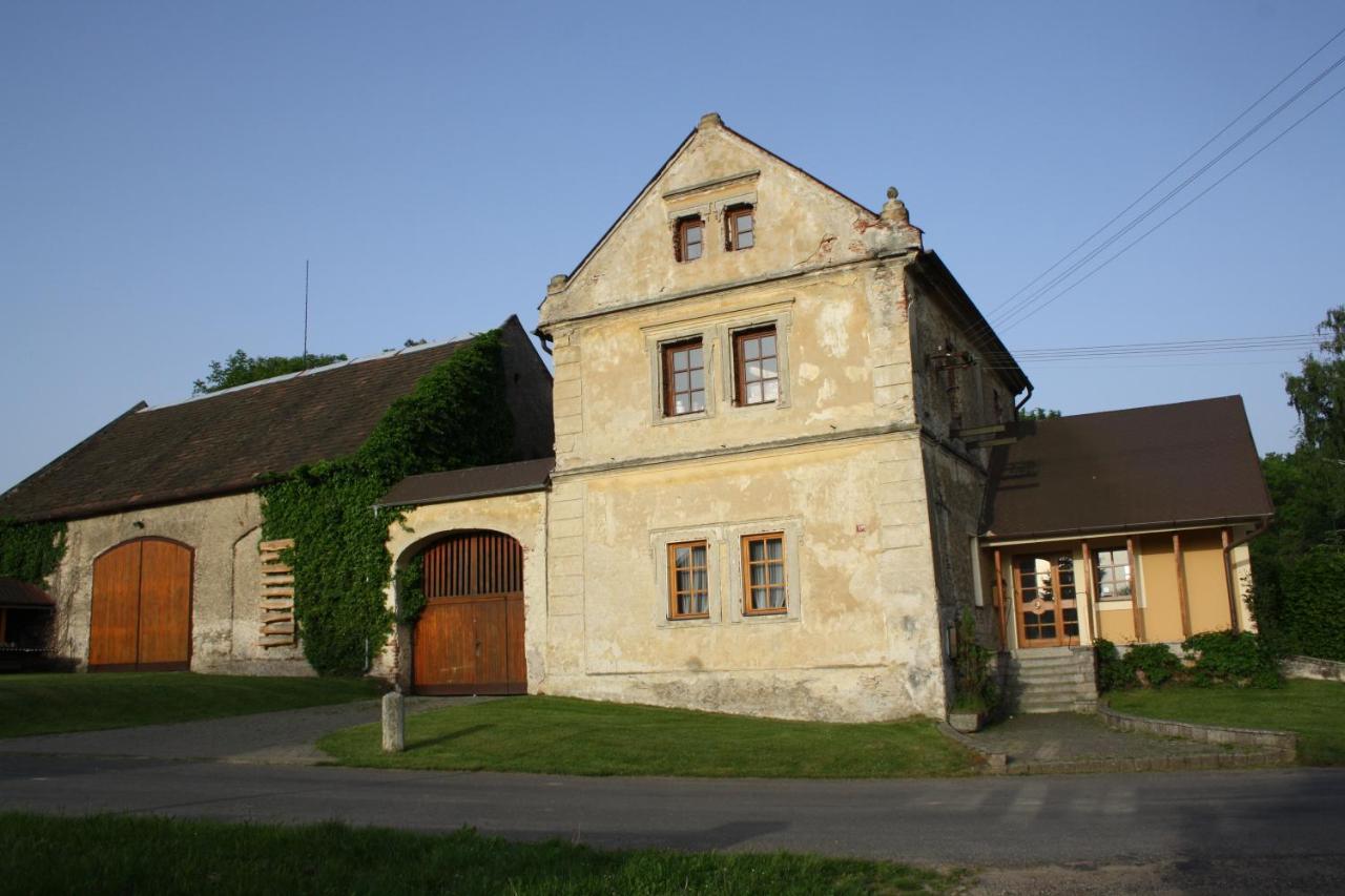 Apartman Na Statku Miskovice  外观 照片